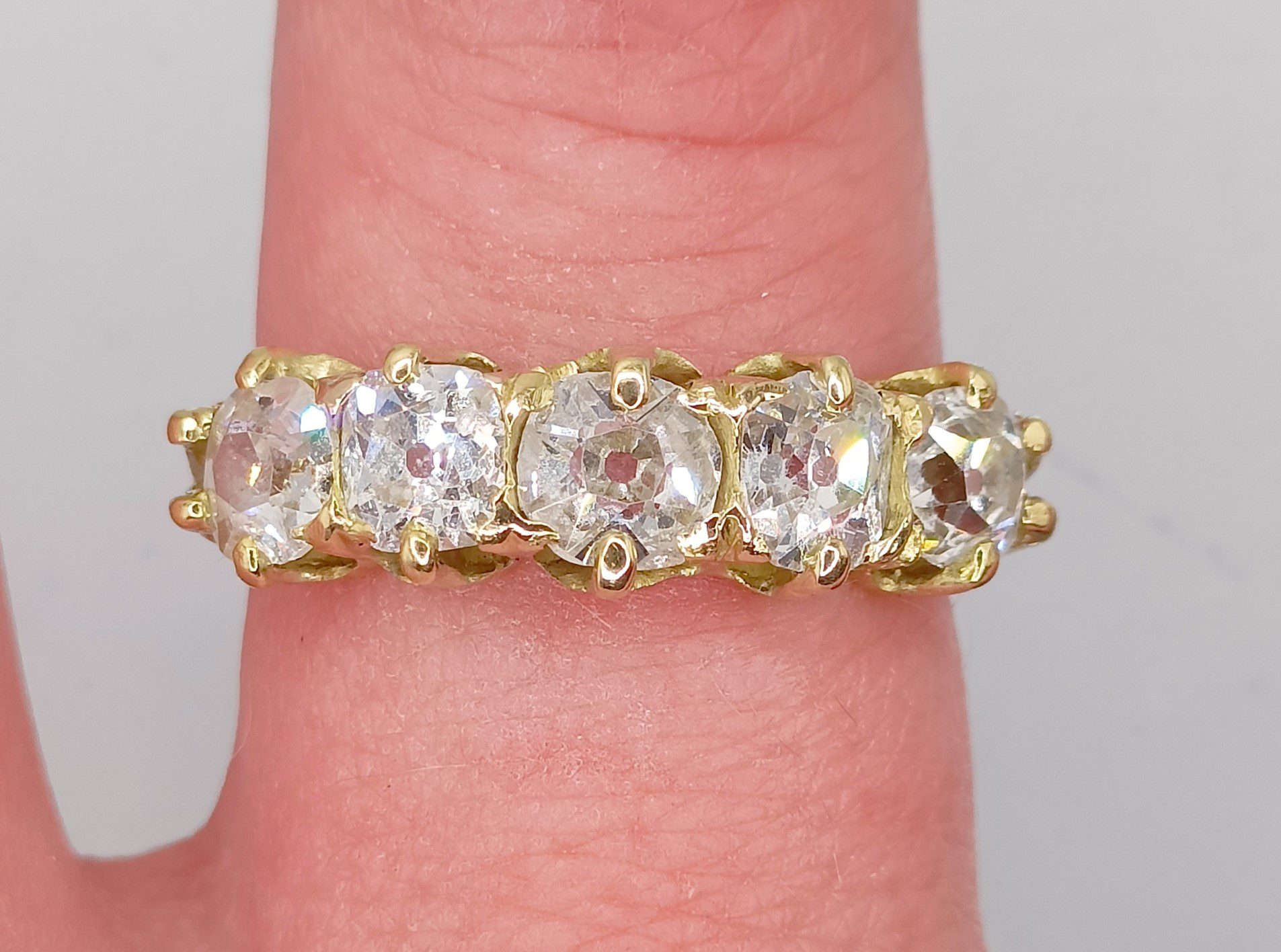 An 18ct gold diamond ring