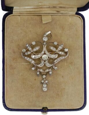 A late 19th/early 20th century diamond époque pendant/brooch